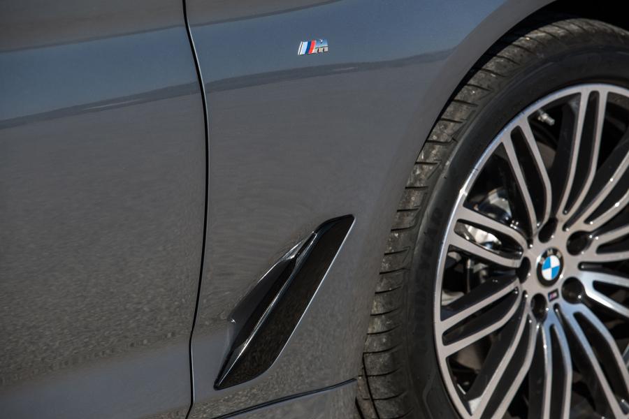 Детали экстерьера BMW 520d Sedan M Sport 2017 года  (WW) (фото 12 из 40)